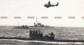 Photograph Royal Navy.  Hms " Lowestoft " U Boat Surrendering.  Gibraltar.