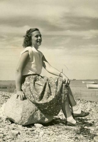 Zz468 Vtg Photo Woman On Beach In Loafers,  Boats,  Setauket Long Island Ny C 1954