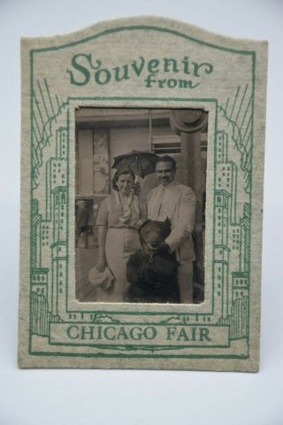 Rare 1933 Chicago Worlds Fair Souvenir Photo Of A Family In A Paper Frame
