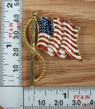 Ripple Style Red White and Blue Collectible American Flag Pin / Brooch READ 3