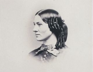 Civil War Era Carte De Visite,  Cdv Photo,  Woman With Lovely Barrel - Curls Hairdo