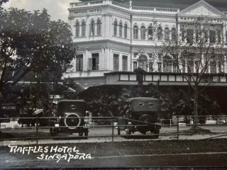 Singapore Singapour Photo Postcard - Raffles Hotel Front Side - Cars