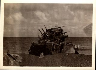 Orig Ww2 Photo Blasted Sunk Japanese Destroyer Yanagi Torn Apart In Battle