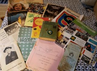 Very Vintage 1934 Girl Scout Handbook,  Pin,  Badge Magazines Phamplets Member Ca