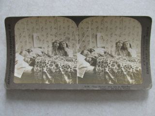 SV307 Stereoview Photo Card Kids praying in bed with old doll Our Father 2