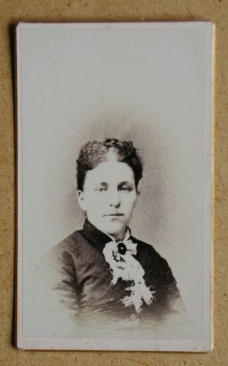 Cdv Photo: Portrait Of A Woman.  Thornton Barrette.  Ironton,  Ohio Usa 1880s.