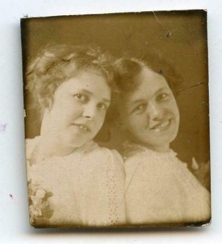 P353 Vtg Photo Booth Two Loving Women,  Lesbian Gay Int C Early 1900 