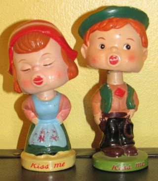 Vintage 1960s Kiss Me Bobblehead Nodders Japan Dutch Girl & Boy Dee Bee Co