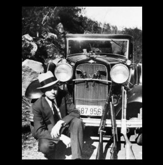 Bonnie & Clyde 1932 Ford Car Photo,  Great Depression Gangster Clyde Barrow,  Guns
