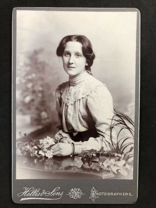 Victorian Photo: Cabinet Card: Young Lady: Hellis & Sons: London