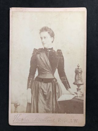 Victorian Photo: Cabinet Card: Lady Velvet Dress: Hughes & Mullins: Ryde Iow