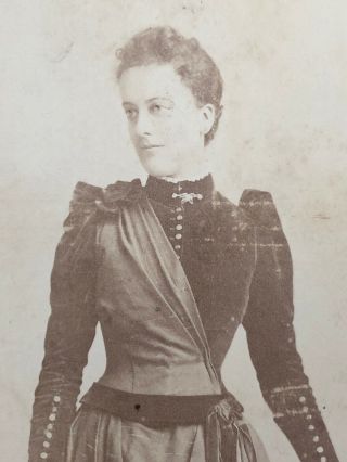 Victorian Photo: Cabinet Card: Lady Velvet Dress: Hughes & Mullins: Ryde IOW 2