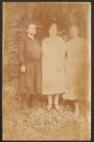 Three Female Women Outside Old Photo 14x9 Cm 27843