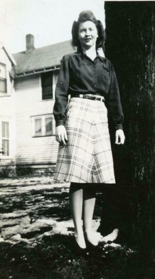 Ab782 Vtg Photo Woman In A Line Plaid Skirt C 1940 