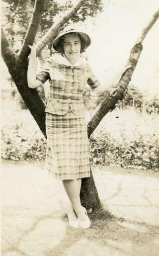 G844 Vtg Photo Woman In Plaid Suit And Hat Under Tree C 1940 
