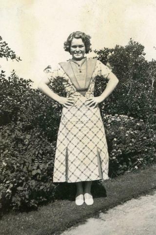 J253 Vtg Photo Young Woman In Plaid Dress C 1930 