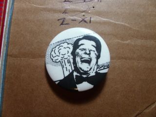 Pin Button President Ronald Reagan Protest Against Bomb No Nuke Nuclear Comic