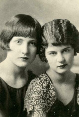 Aa20 Vtg Photo Two Pretty Young Women,  Bobbed Hair C 1920 
