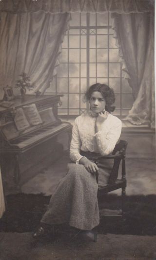 Old Photo Woman Glamour Fashion Studio Piano Hinckley W7