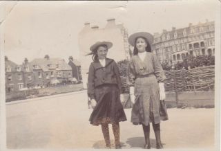 Old Photo Young Women Fashion Girls Dress Hat Bexhill On Sea Children School W6
