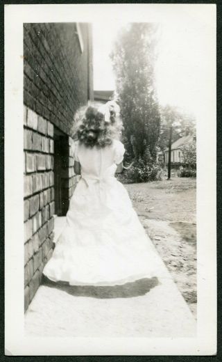 Unusual Vintage Photo Back Of Girl In Dress W/ Long Hair 980034
