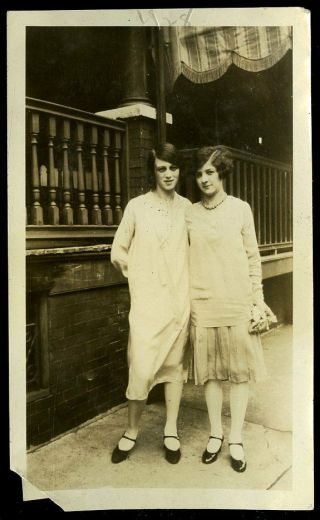 Vintage Photo Flapper Girls Short Hair Fashion Outdoors Schwenksville Pa 1928