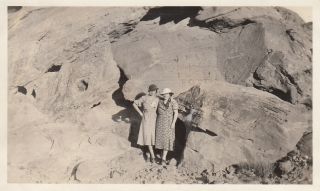 Photo Great Depression Ladies In Valley Of Fire 1933 Nevada 100