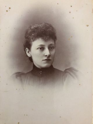 Victorian Photo: Cabinet Card: Pretty Lady: Bromwich: Bridgnorth Kidderminster 2