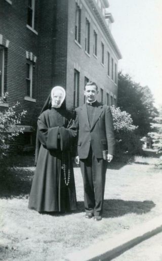 F696 Vtg Photo Catholic Priest And Nun At Church C Mid Century