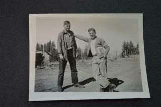 Vintage Photo Handsome Young Men Lean On Me G Letter Sweater 949028