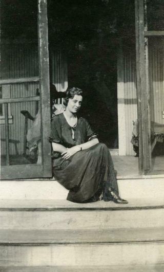 G837 Vtg Photo Pretty Woman Sitting On Steps C Early 1900 