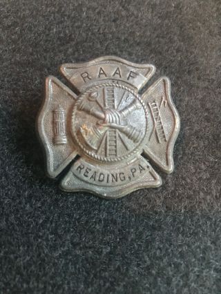 Reading,  Pa Army Airfield Fireman Hat Badge Ww2