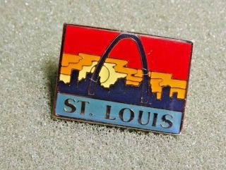 St.  Louis Gateway Arch Lapel Pin Missouri World 