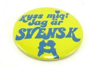 Vintage Kiss Me I Am Swedish Pin - Kyss Mi Jag Ar Svensk Yellow And Blue