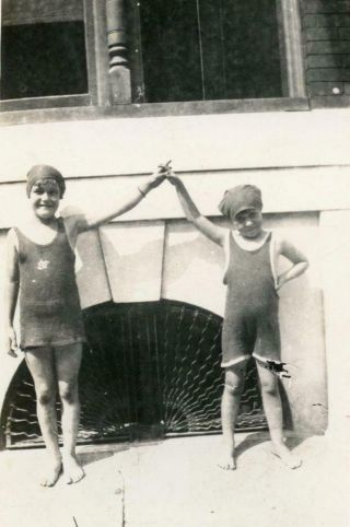 Mt123 Vtg Photo Bathing Swim Suit Kids On Sidewalk Early 1900 