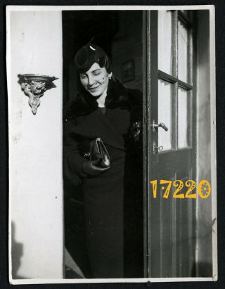 Vintage Photograph,  Elegant Woman In Strange Hat,  Reticule,  Veil,  Fashion 1930s