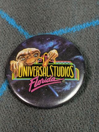 Universal Studios Florida E.  T.  Pin Button Badge 1982