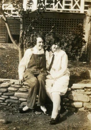 W388 Vtg Photo Two Affectionate Women On Stone Wall,  Gay Interest C Early 1900 