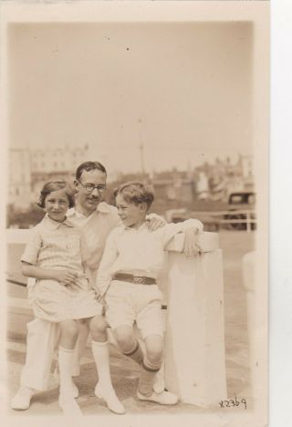 Old Vintage Photo Children Boy Snake Belt Girl Man Glasses Margate Kent F3