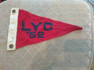 1952 L.  Y.  C.  Larchmont Ny Yacht Club Sailing Boat Flag 12 " X 8 " Vintage Red