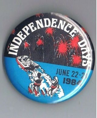 1984 Independence Wisconsin Days 2.  25 " Pinback Button Ad Festival Water Ski Boat