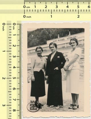 009 30s Three Elegant Women,  Fashion Ladies Females Hotel Old Photo