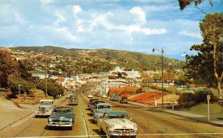 Laguna Beach,  Ca Street Scene " Victor Hugo Inn " 1950s Cars 1954 Vintage Postcard
