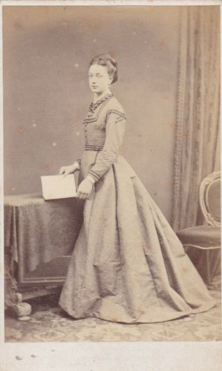 Antique Cdv Photo - Standing Lady.  Long Dress.  Open Book.  Sinclair,  London Studio