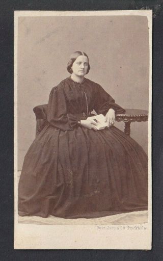 Cdv - Sweden,  Woman In Large Dress With Book - Photo Gust Joop & Co,  Stockholm
