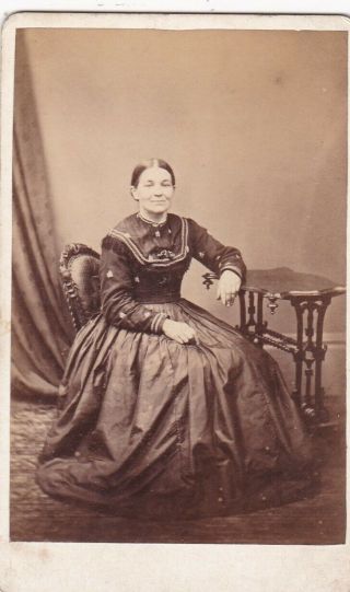 Antique Cdv Photo - Seated Lady.  Long Dress Newport,  I.  O.  W Studio