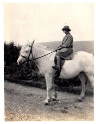 Photograph Country Living Lady Riding Horse Tweed Hat Scotland 1930 