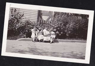 Vintage Antique Photograph Heavyset Woman Sitting On Curb W/cute Little Children