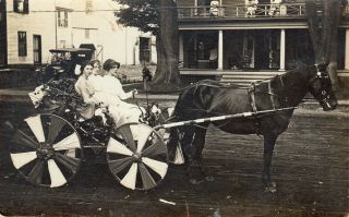 Chester,  Vt Rppc Three Girls In A Decorated Carriage All Id 