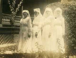 Cc569 Vintage Photo Red Cross Nurses In Angelic Light C Early 1900 